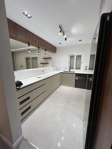 Mountain View Hyde Park  - Image 1